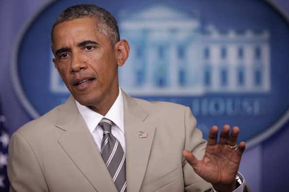Barack Obama & Larry David Hilariously Recreate The Tan Suit “Scandal” Of 2014 Barack Obama & Larry David Hilariously Recreate The Tan Suit “Scandal” Of 2014