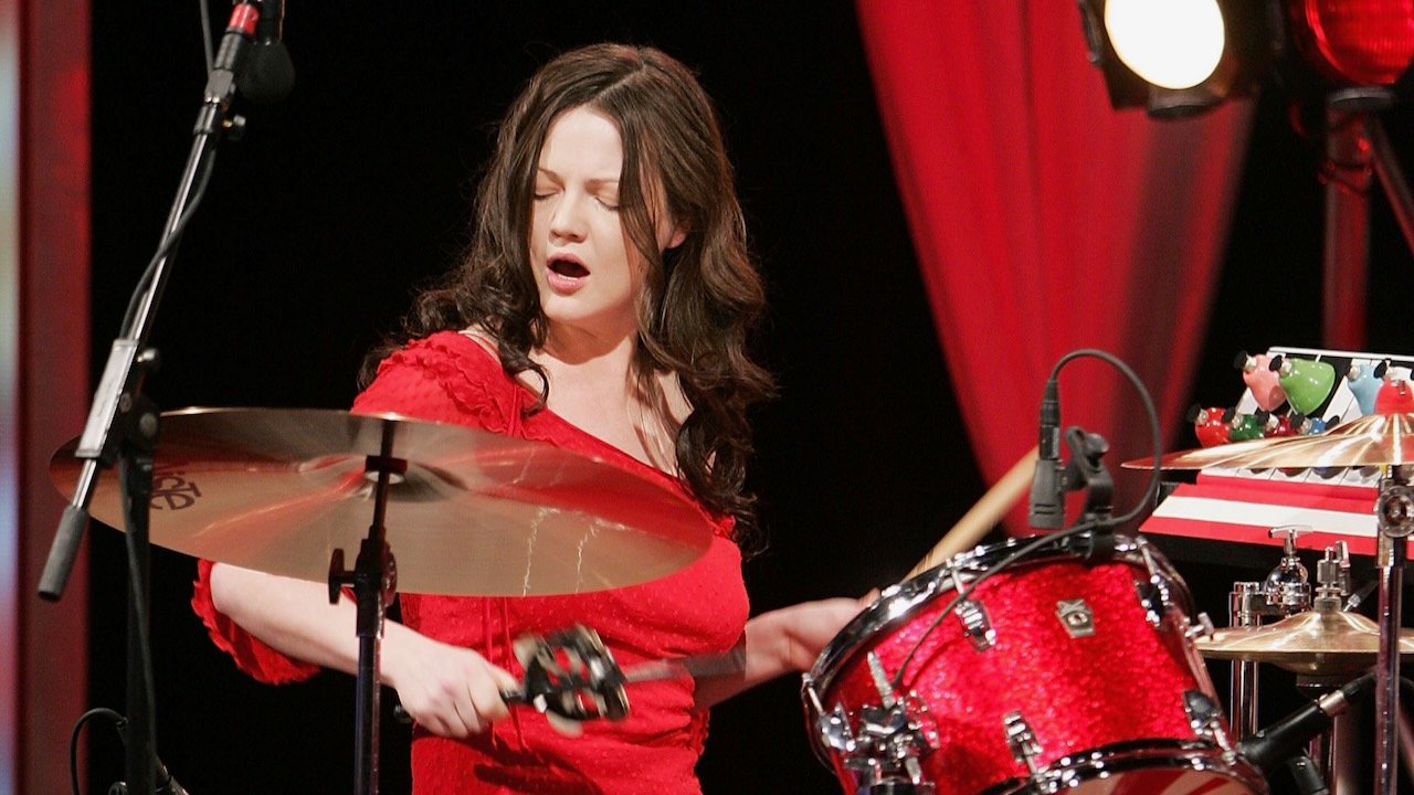 The Daily Mail Followed and Photographed the Wrong Woman While Trying to Find Meg White The Daily Mail Followed and Photographed the Wrong Woman While Trying to Find Meg White
