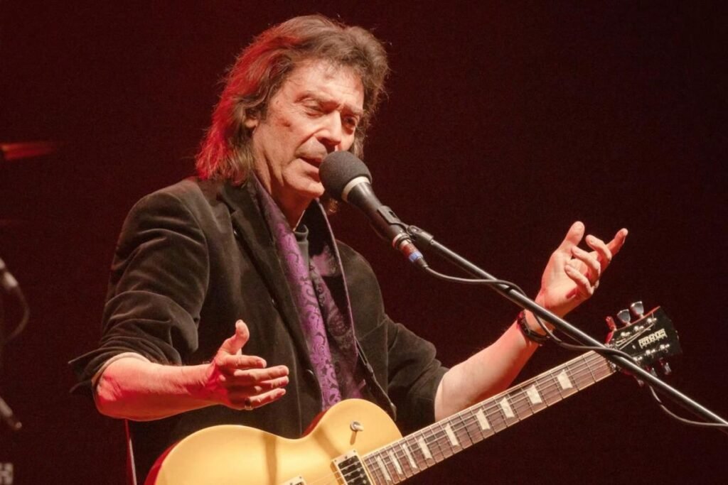 Steve Hackett Says He’s Open to a Genesis Reunion Steve Hackett Says He’s Open to a Genesis Reunion