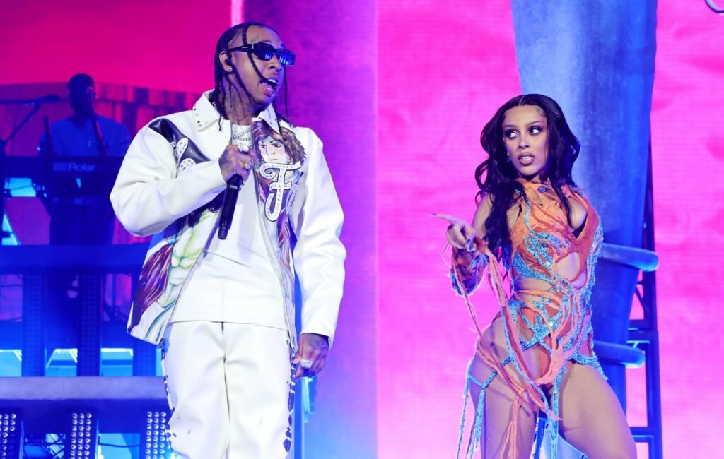 Tyga hits back at Doja Cat calling him a “penis for making an AI album” with ‘$tarface’, and slams Pitchfork’s 0/10 review Tyga hits back at Doja Cat calling him a “penis for making an AI album” with ‘$tarface’, and slams Pitchfork’s 0/10 review