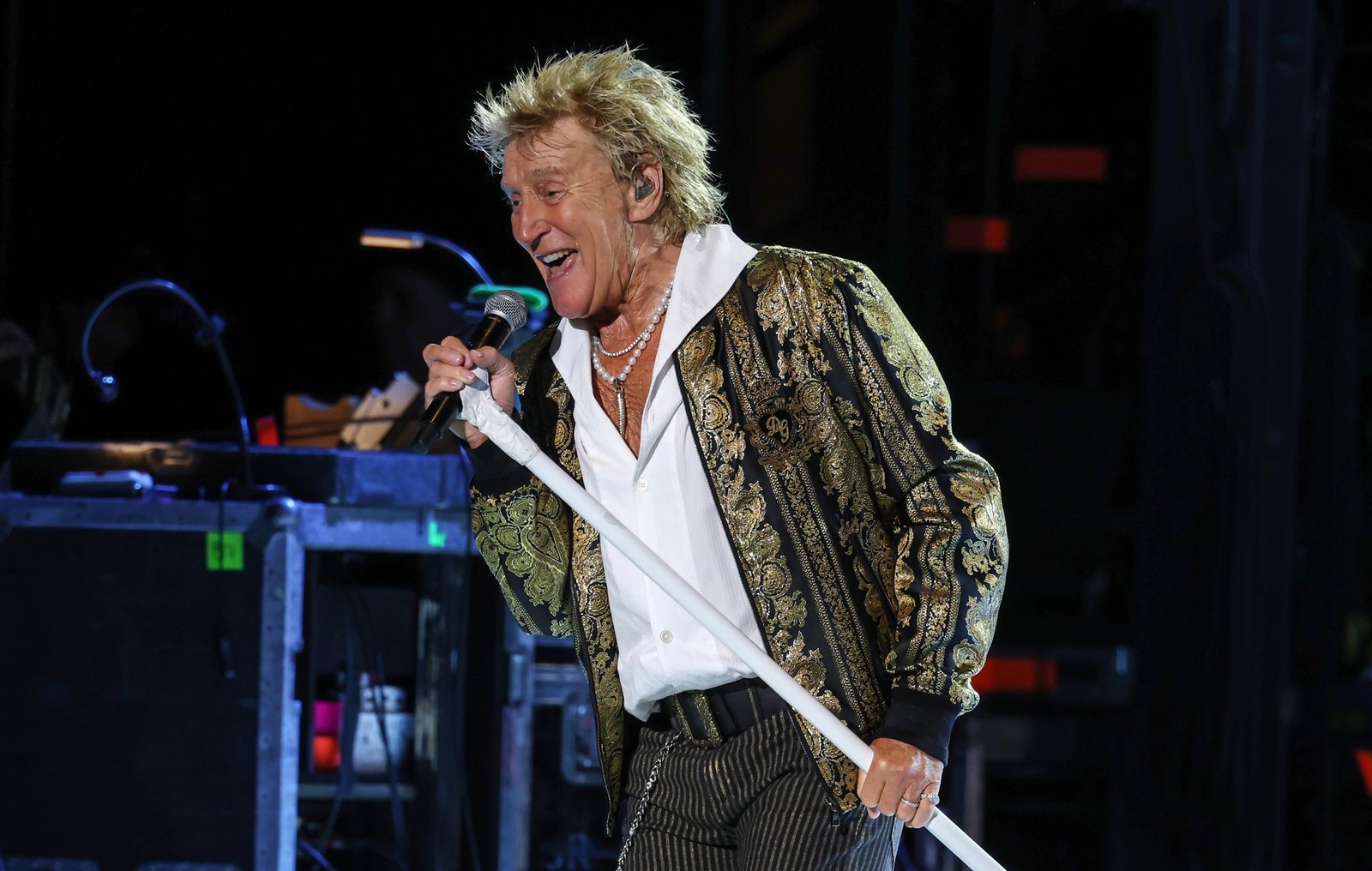 Rod Stewart cancels upcoming farewell tour dates after undergoing successful heart procedure Rod Stewart cancels upcoming farewell tour dates after undergoing successful heart procedure