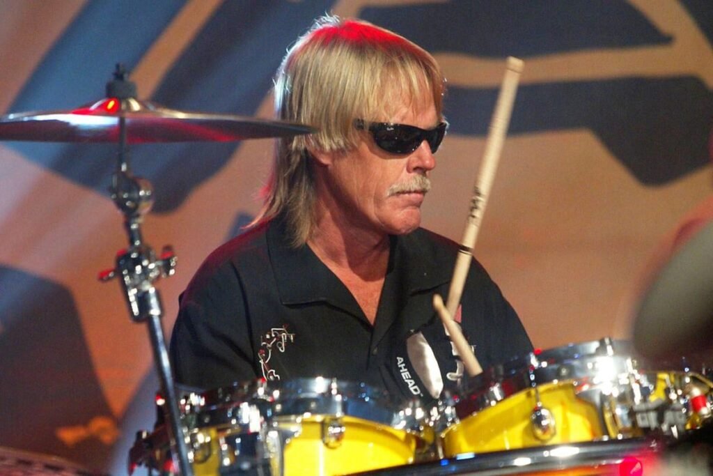 Frank Beard Dies: Rockers Share Tributes to the Late ZZ Top Drummer Frank Beard Dies: Rockers Share Tributes to the Late ZZ Top Drummer