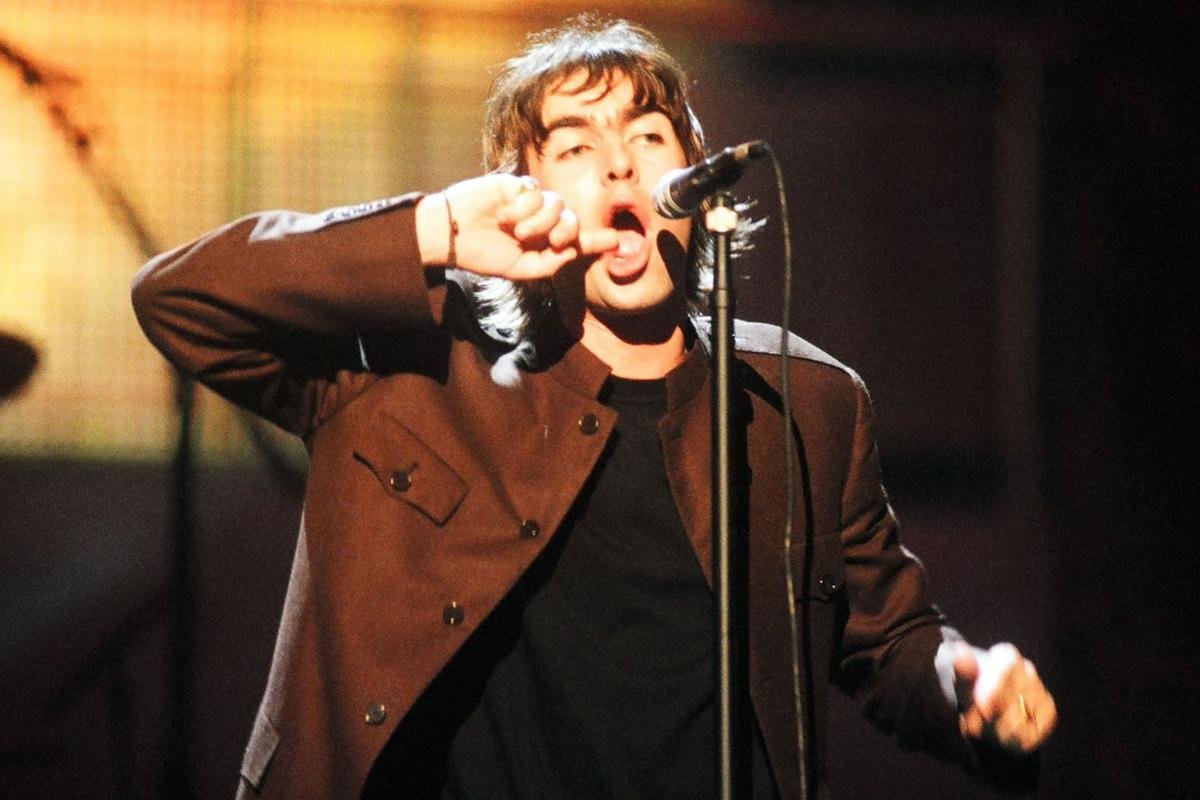 Inside Oasis Chaotic Performance at the 1996 MTV VMAs