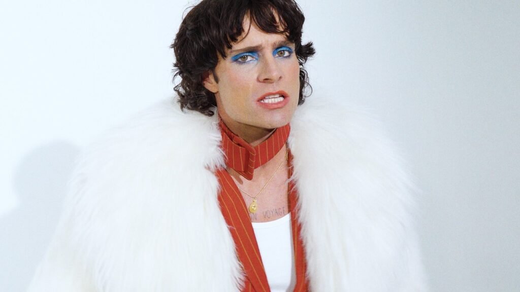 Spencer Sutherland Leans Into The Theatrical With Glam Rock Release, Somebodys Gonna Love Me Spencer Sutherland Leans Into The Theatrical With Glam Rock Release, Somebodys Gonna Love Me